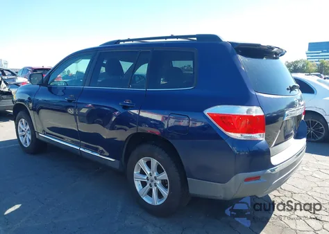 2011 Toyota Highlander Base V6 z USA, uszkodzony, nr VIN 5TDZK3EH2BS042722